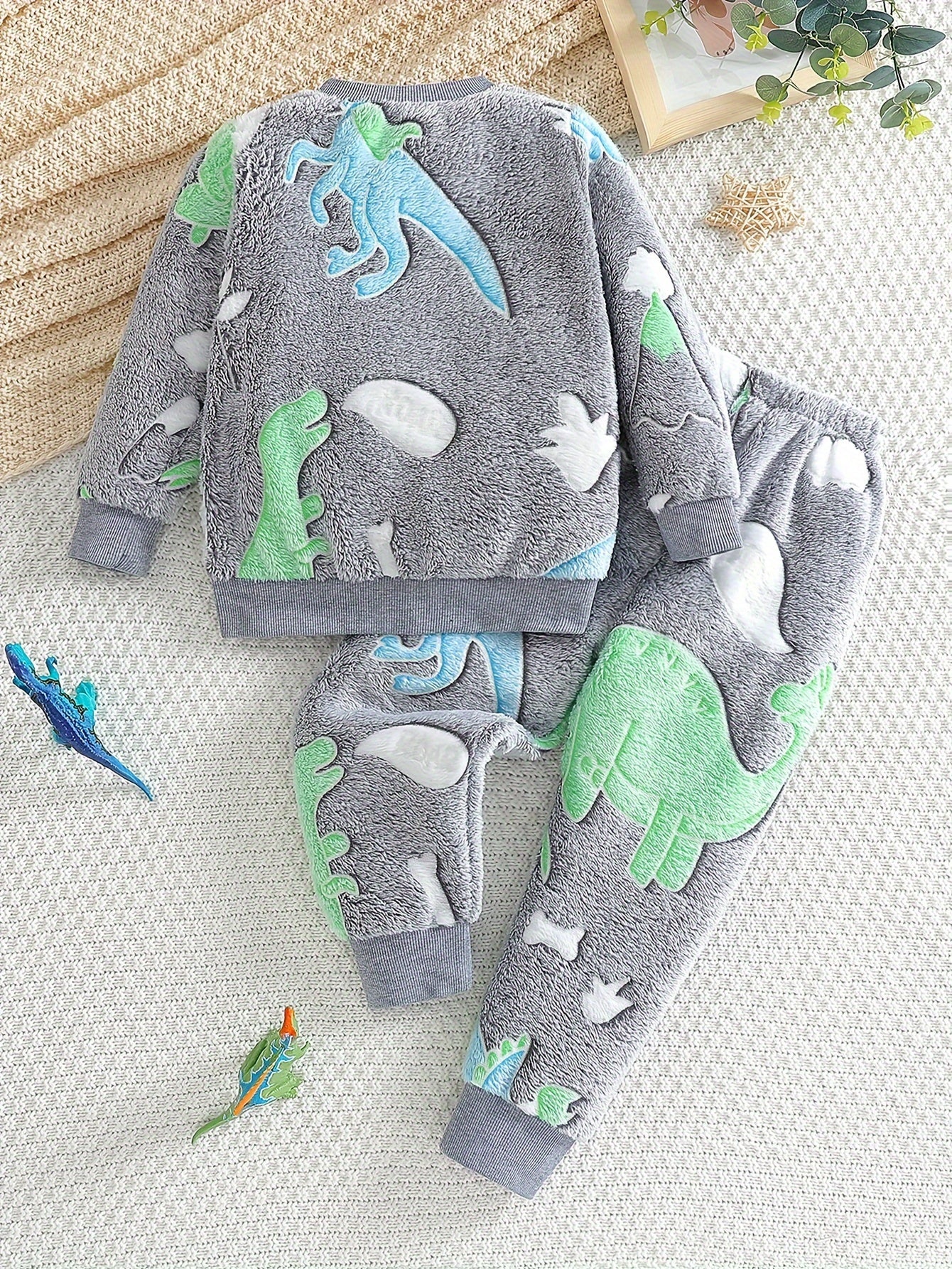 Children's Winter Casual Plush Cartoon Pattern Warm Men's Children's Long Sleeve Pants Two-piece Set Suitable for Outdoor Scenes