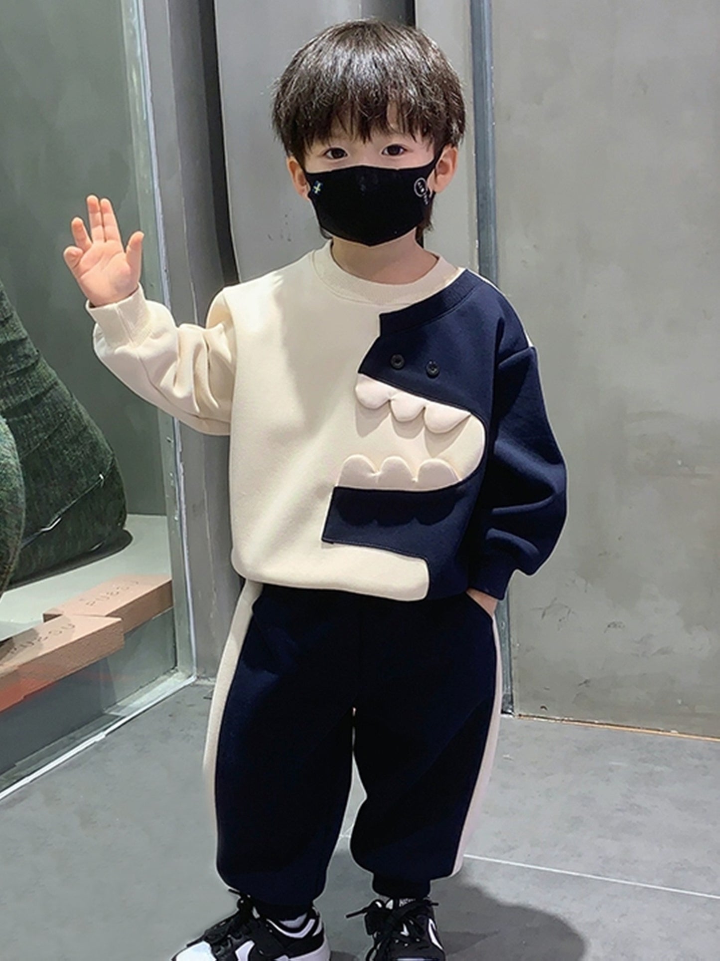 Boys' Round Neck Sweatshirt and Tapered Pants Set, Sapphire Blue Dinosaur Pattern with 3D Teeth Design, Trendy Style for Autumn/Winter, Perfect for Outdoor Wear, Machine Washable, Perfect For Outdoor