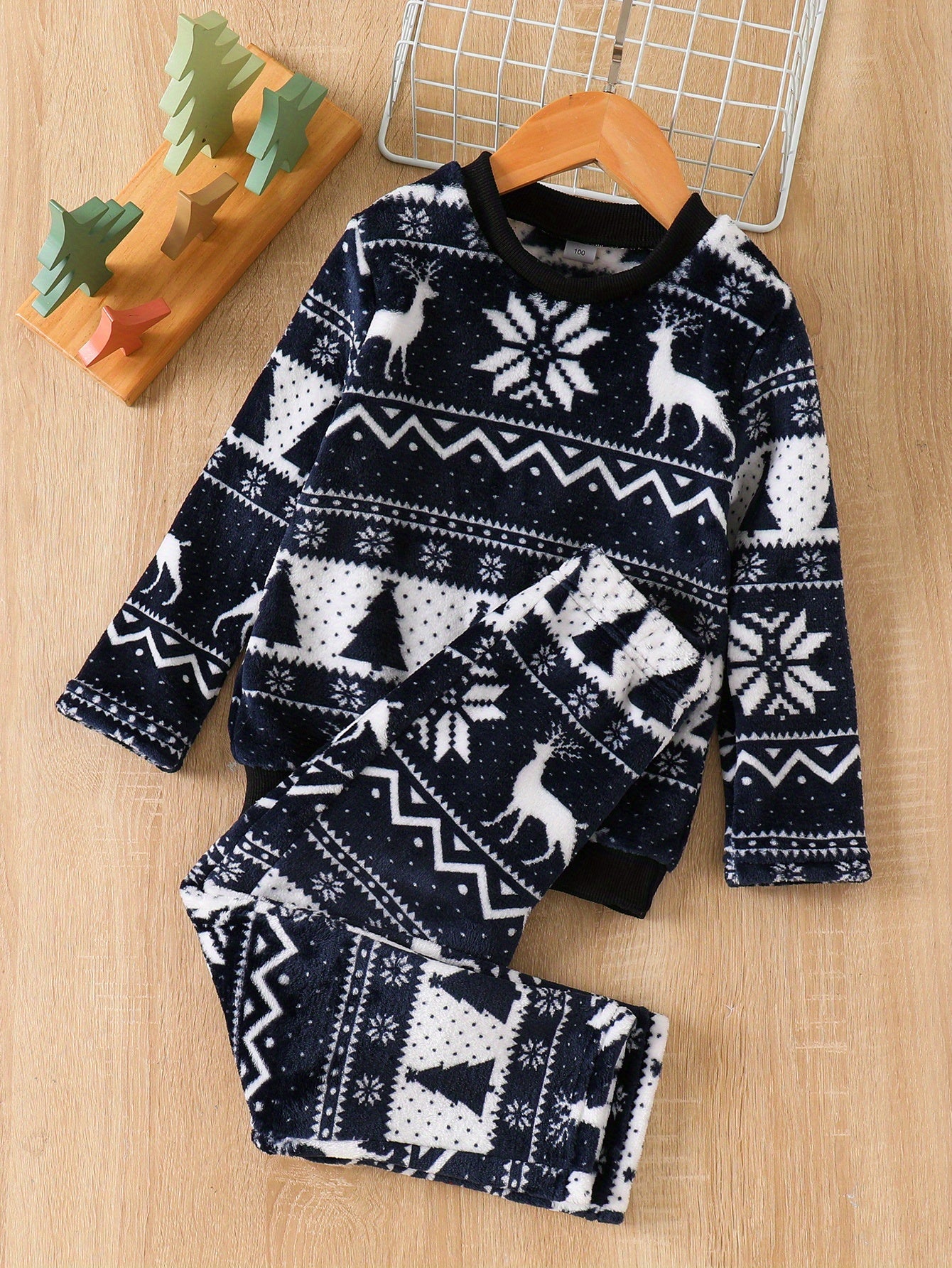 Boys' & Girls' Christmas Fashion Winter Fleece Set - Cozy Two-Piece Warmth for Ages 4-7, Black with White Reindeer & Snowflake Patterns, Long Sleeve Top & Pants, Perfect for Holiday Celebrations, Holiday Clothing | Festive Patterns | Soft Texture, for Ou