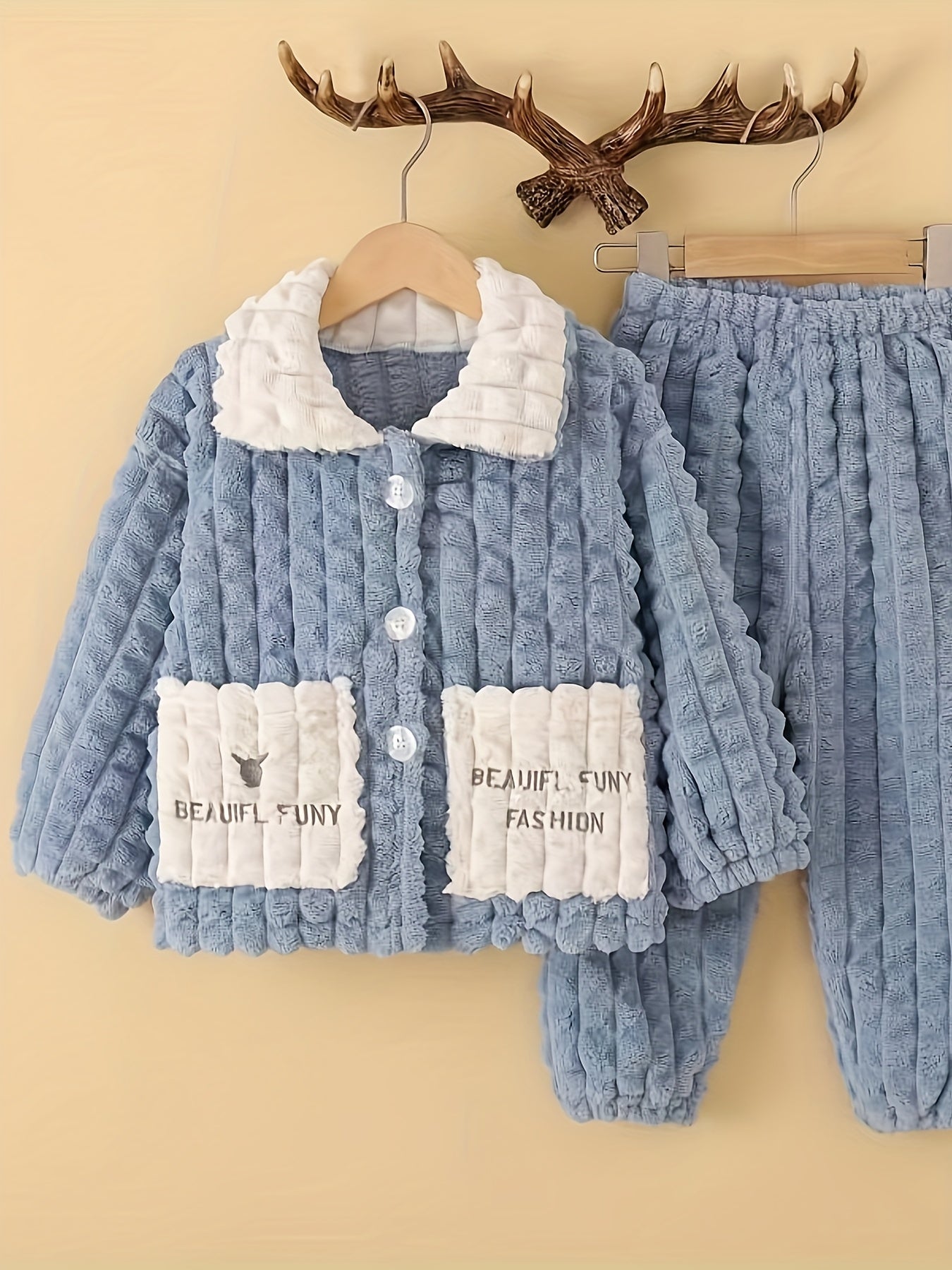 Boys' 2pcs Fall/Winter Pajama Set, Casual Lapel Collar Knit Polyester Sleepwear with Alphabet Pattern, Thick Fleece-Lined with Pockets and Buttons, Regular Fit
