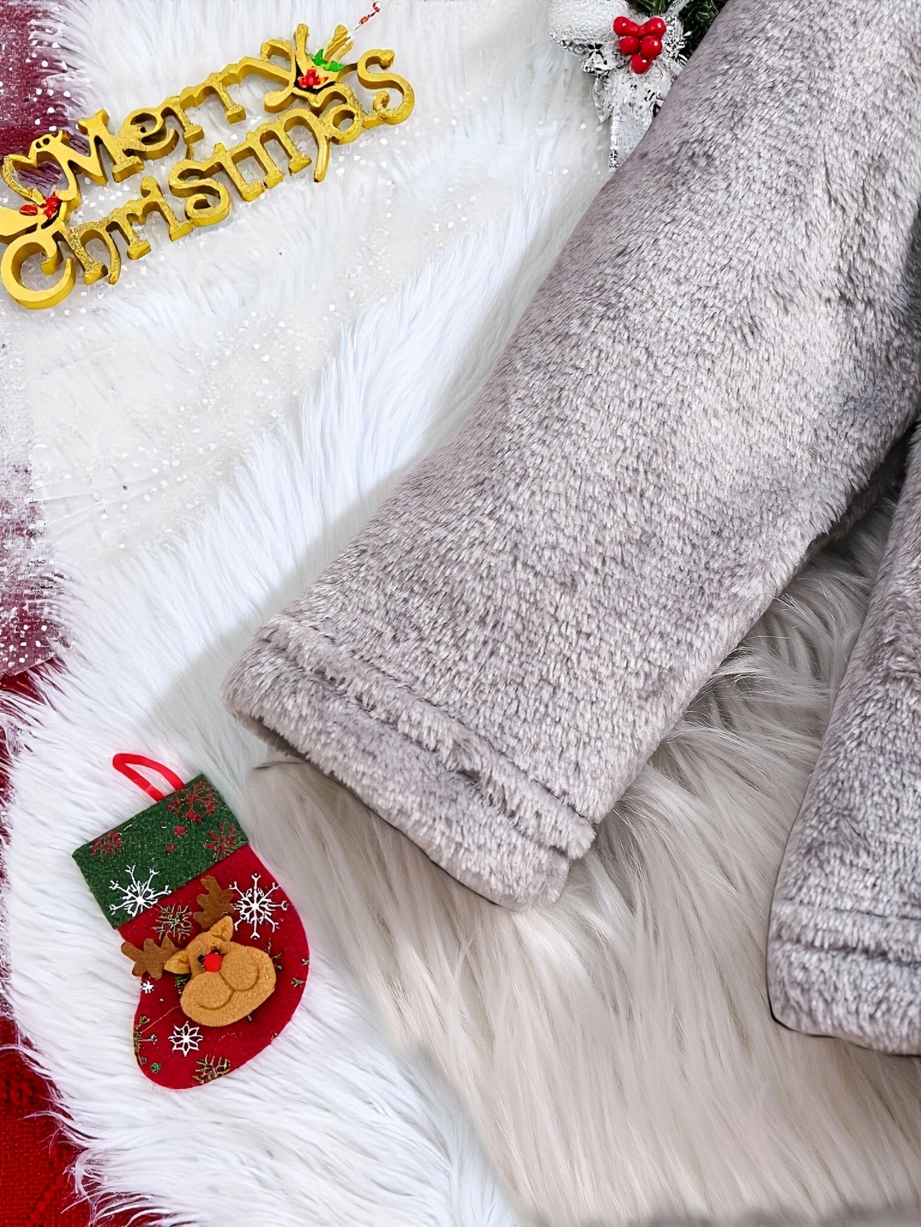Boys' Pajamas Autumn/Winter 2-Piece Set, Long Sleeve and Trousers Crew Neck Pullover Flannel Loungewear Suit in Gray with Christmas Cartoon Santa Claus / Reindeer / Snowflake Prints, for Children Aged 4 - 7