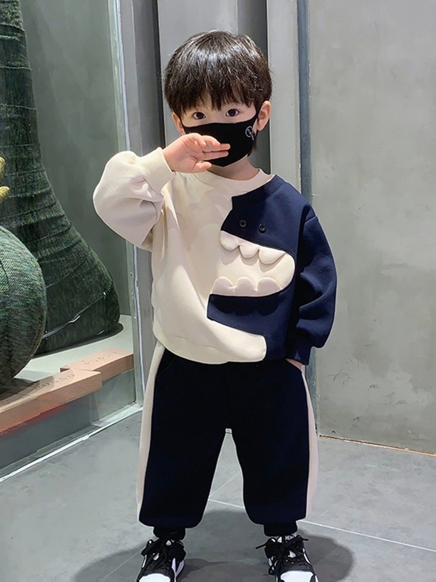 Boys' Round Neck Sweatshirt and Tapered Pants Set, Sapphire Blue Dinosaur Pattern with 3D Teeth Design, Trendy Style for Autumn/Winter, Perfect for Outdoor Wear, Machine Washable, Perfect For Outdoor