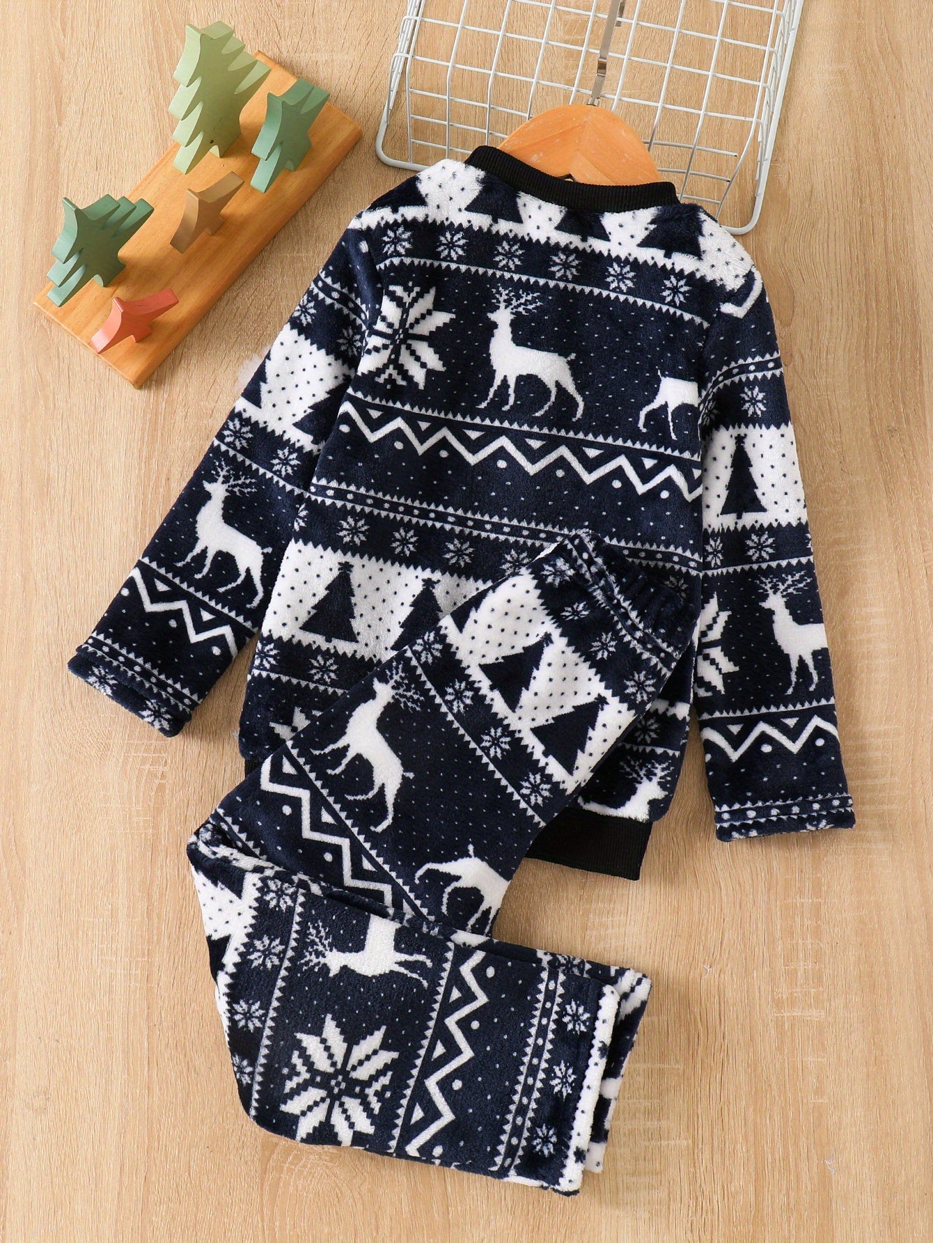 Boys' & Girls' Christmas Fashion Winter Fleece Set - Cozy Two-Piece Warmth for Ages 4-7, Black with White Reindeer & Snowflake Patterns, Long Sleeve Top & Pants, Perfect for Holiday Celebrations, Holiday Clothing | Festive Patterns | Soft Texture, for Ou
