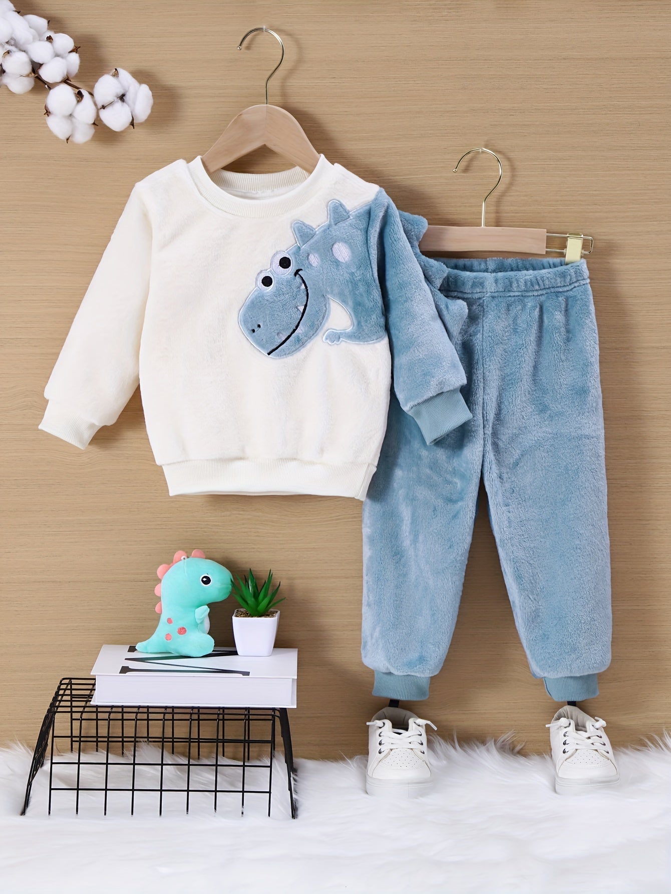 Kids' Dinosaur Print Coral Fleece Set, Soft Skin-Friendly Crew Neck Long Sleeve Pullovers with Matching Pants, Casual Knit Polyester for Fall/Winter, Regular Fit, for Outdoor