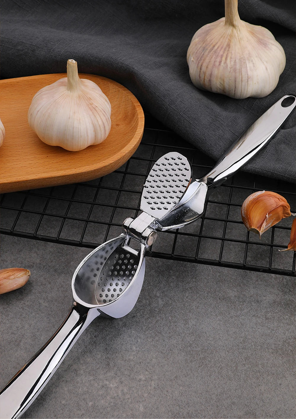 Zinc Alloy Garlic Presser Ginger Crusher Handheld Device Metal Mincer Squeezer Chopper Vegetables Masher Practical Kitchen Tools