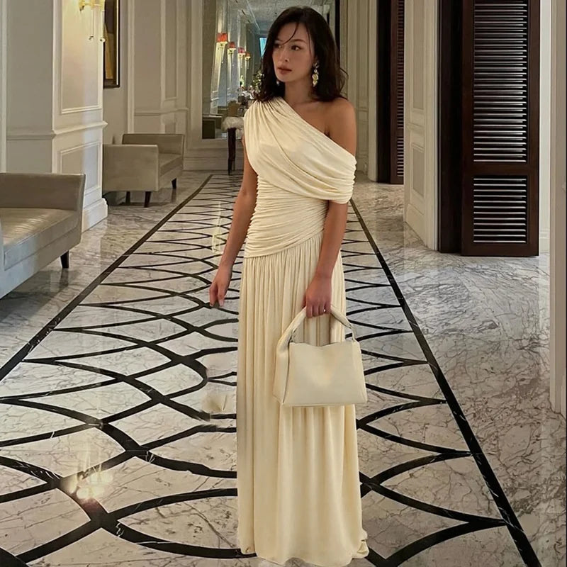 Mozision Incline Shoulder Backless Sexy Maxi Dress Women Summer New Fashion Sleeveless Pleated Ruched Club Party Long Dress