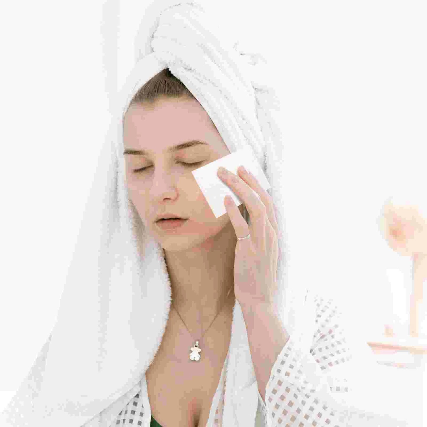 300 Pcs Oil Blotting Papers Facial Absorbing Sheets For Skin Ultra Thin Double Sided Sanitary Paper Portable Lightweight Tissue