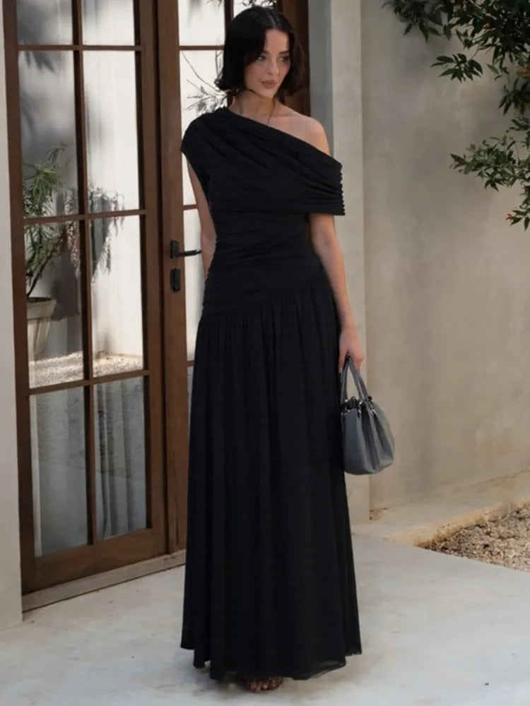 Mozision Incline Shoulder Backless Sexy Maxi Dress Women Summer New Fashion Sleeveless Pleated Ruched Club Party Long Dress