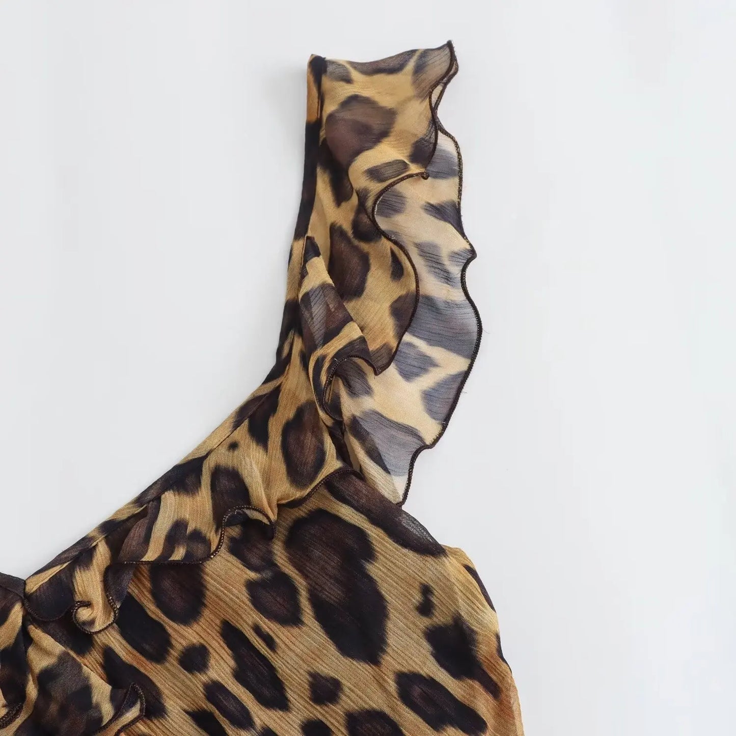 TRAFZA 2024 Woman Chic V-Neck Sleeveless Backless Slim Beach Party Dress Women Summer Vintage Leopard Fold Print Long Dress