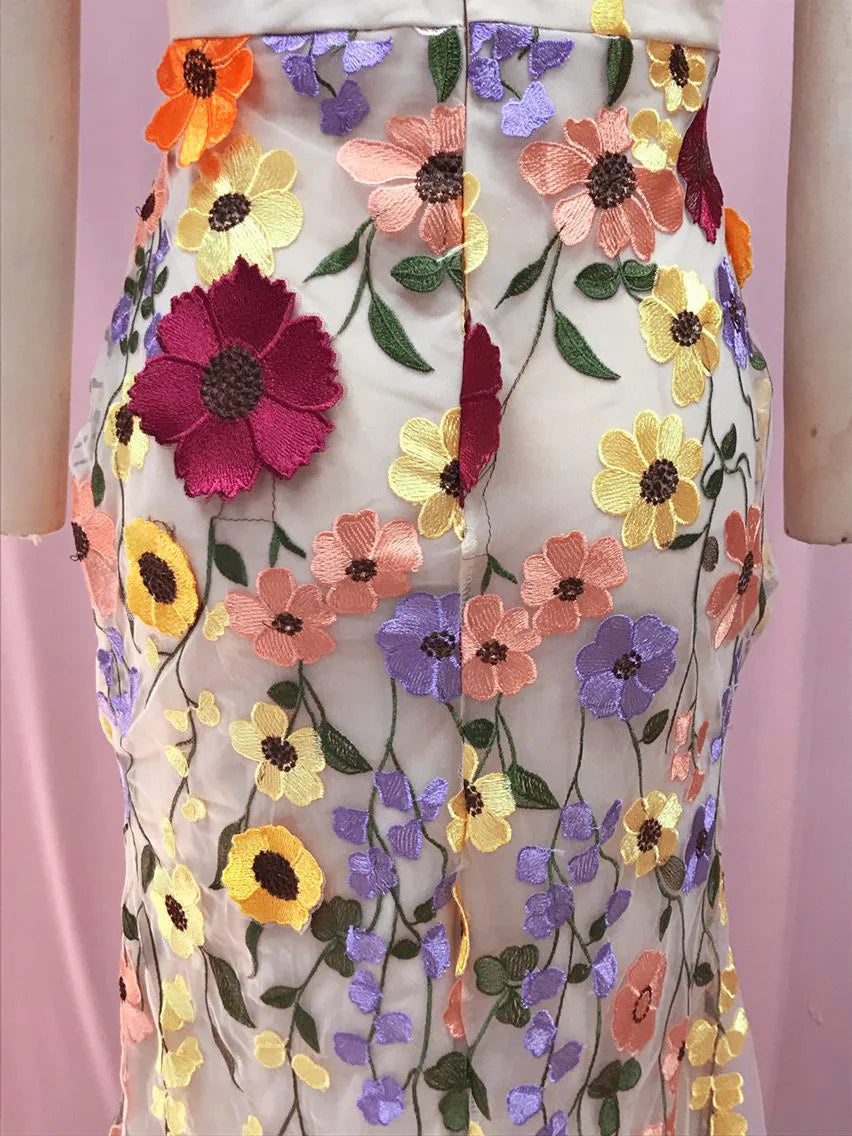 Women Long Dress Commuter Round Neck Embroidered Three-dimensional Floral Puff Sleeves Elegant High Waist Wrap The Buttocks
