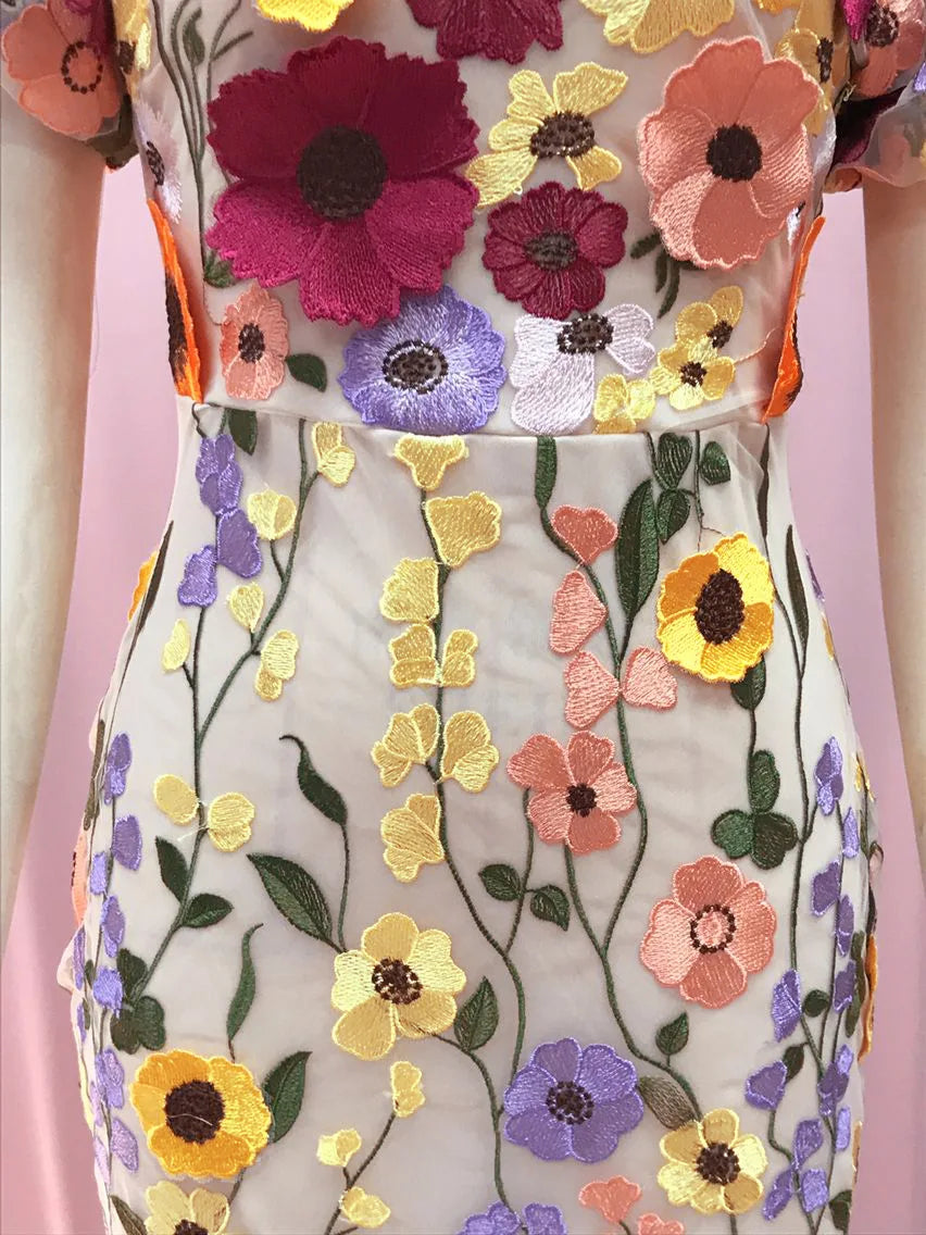 Women Long Dress Commuter Round Neck Embroidered Three-dimensional Floral Puff Sleeves Elegant High Waist Wrap The Buttocks