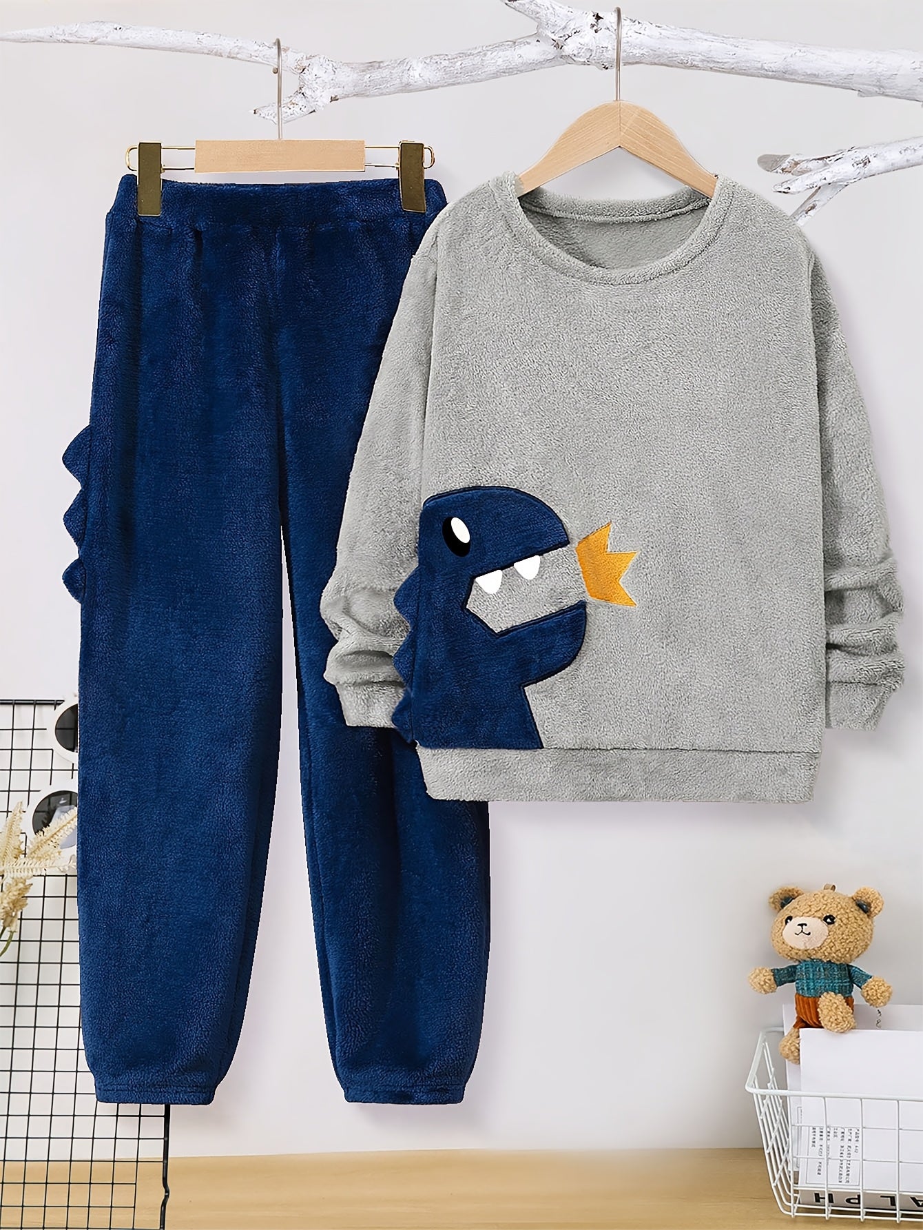 Boys' Plush Cartoon Dinosaur Print Autumn/Winter Casual Two-Piece Set, Perfect for Outdoor
