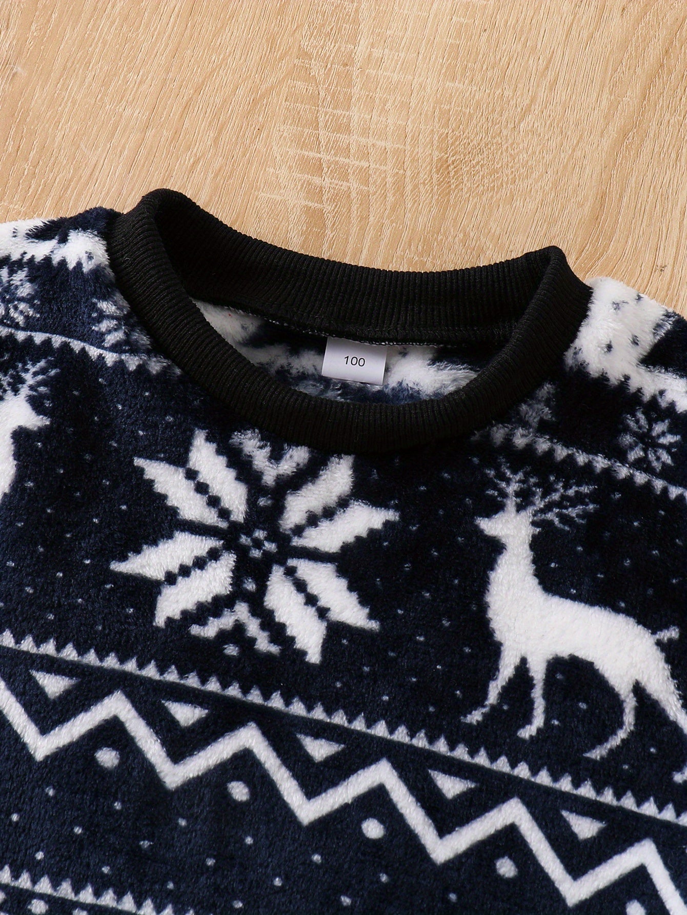 Boys' & Girls' Christmas Fashion Winter Fleece Set - Cozy Two-Piece Warmth for Ages 4-7, Black with White Reindeer & Snowflake Patterns, Long Sleeve Top & Pants, Perfect for Holiday Celebrations, Holiday Clothing | Festive Patterns | Soft Texture, for Ou