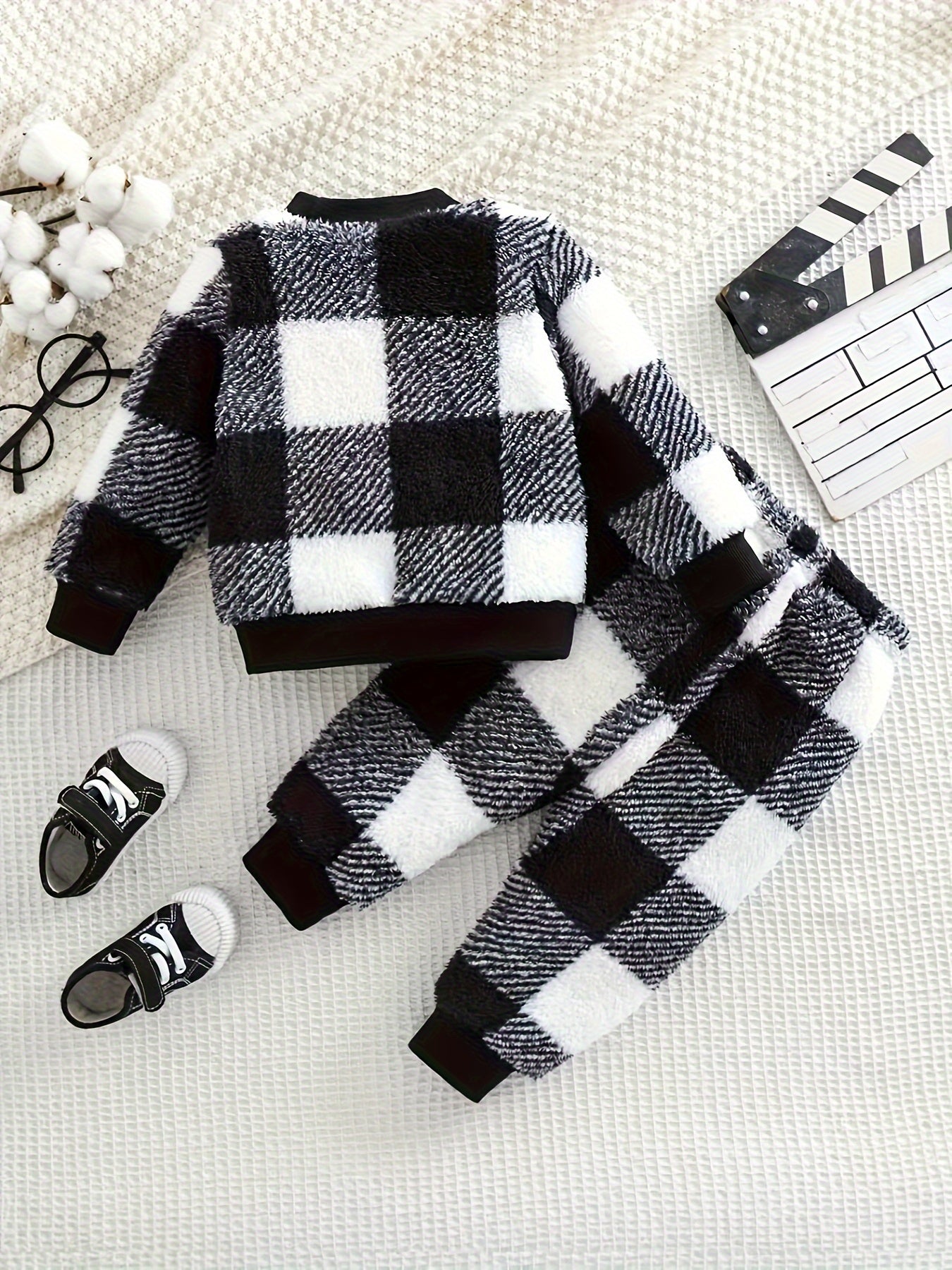 Cozy Boys' Christmas Flannel Clothing Set - Cute Plaid, Thick & Warm for Fall/Winter