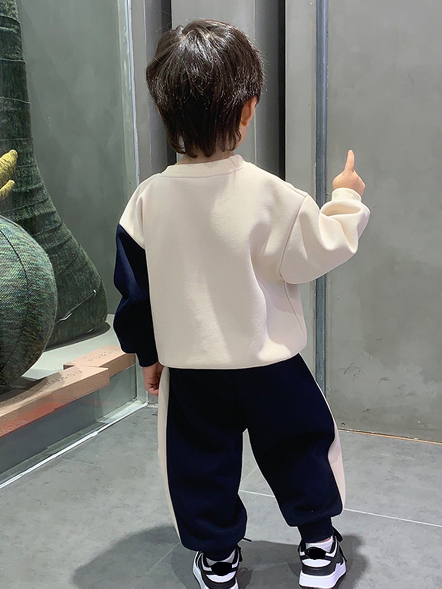 Boys' Round Neck Sweatshirt and Tapered Pants Set, Sapphire Blue Dinosaur Pattern with 3D Teeth Design, Trendy Style for Autumn/Winter, Perfect for Outdoor Wear, Machine Washable, Perfect For Outdoor