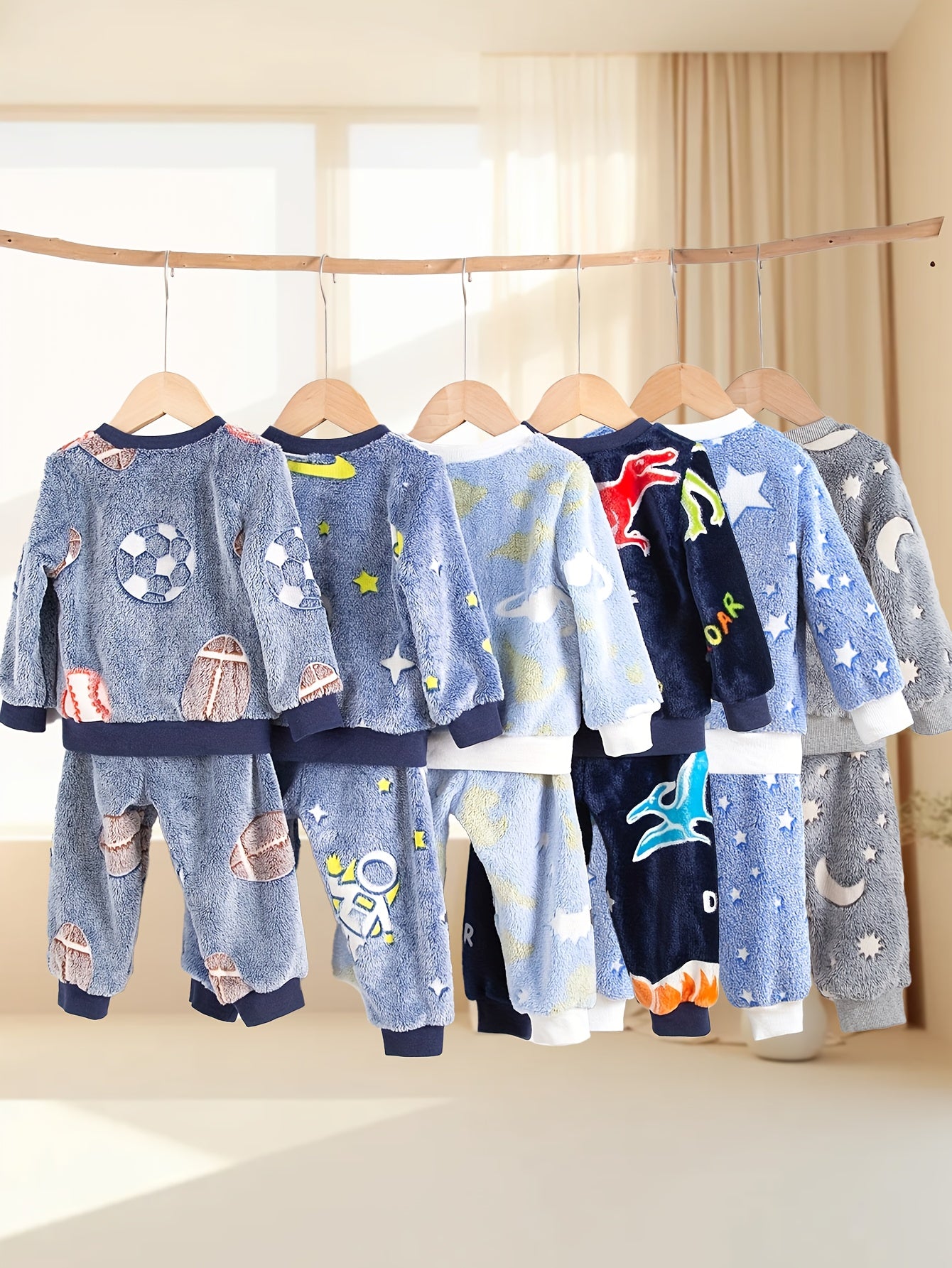 4pcs/2-Set Random Color Autumn/Winter Boys' Round Neck Long Sleeve Plush Suit with Fluorescent Dinosaur, UFO & Football Pattern - Soft and Comfortable Cute Outfit