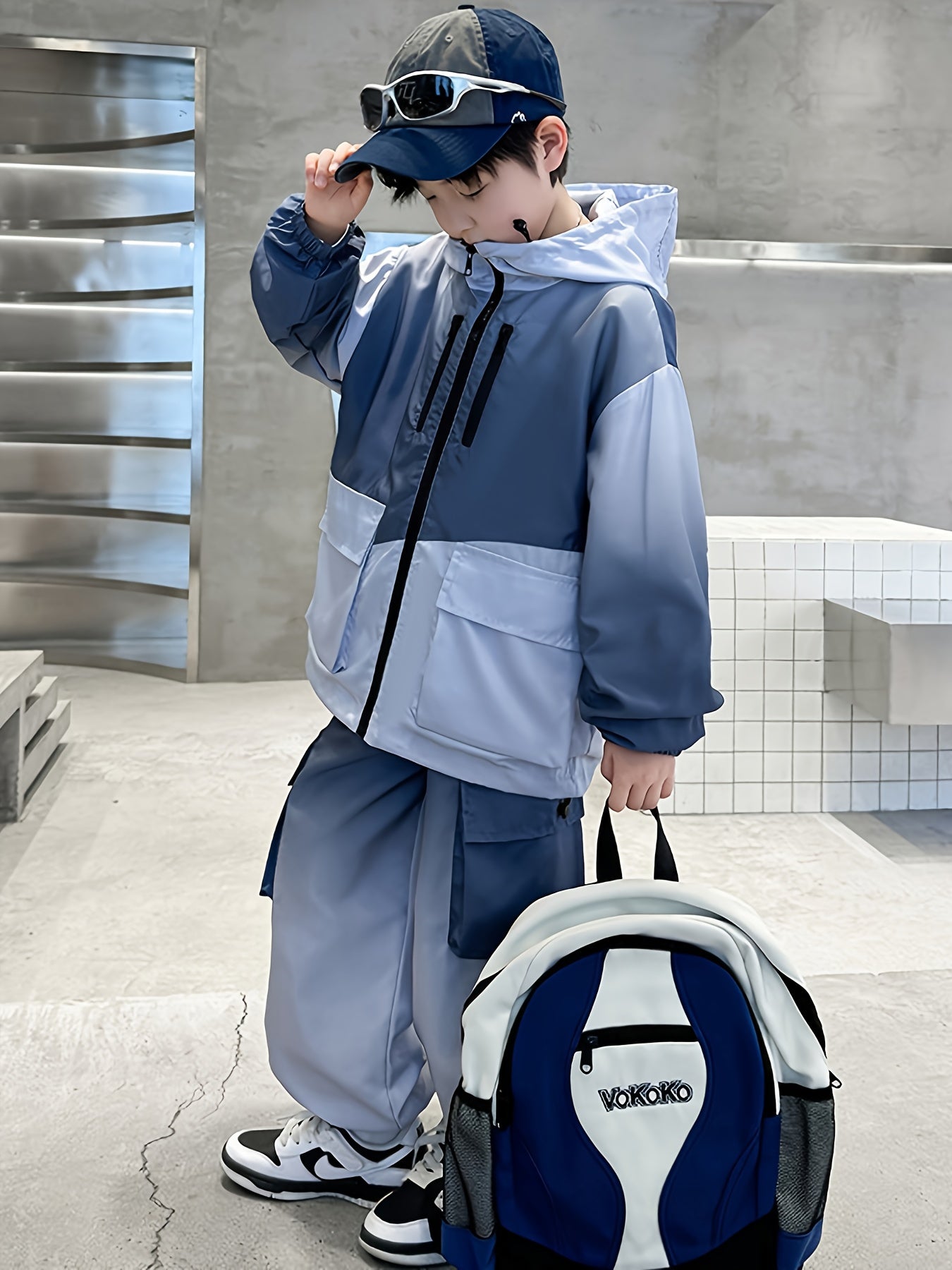 Boys' Spring 2025 Stylish Casual Sporty Workwear Style Gradient Jacket Two-Piece Set for Medium to Large Kids, Perfect for Outdoor