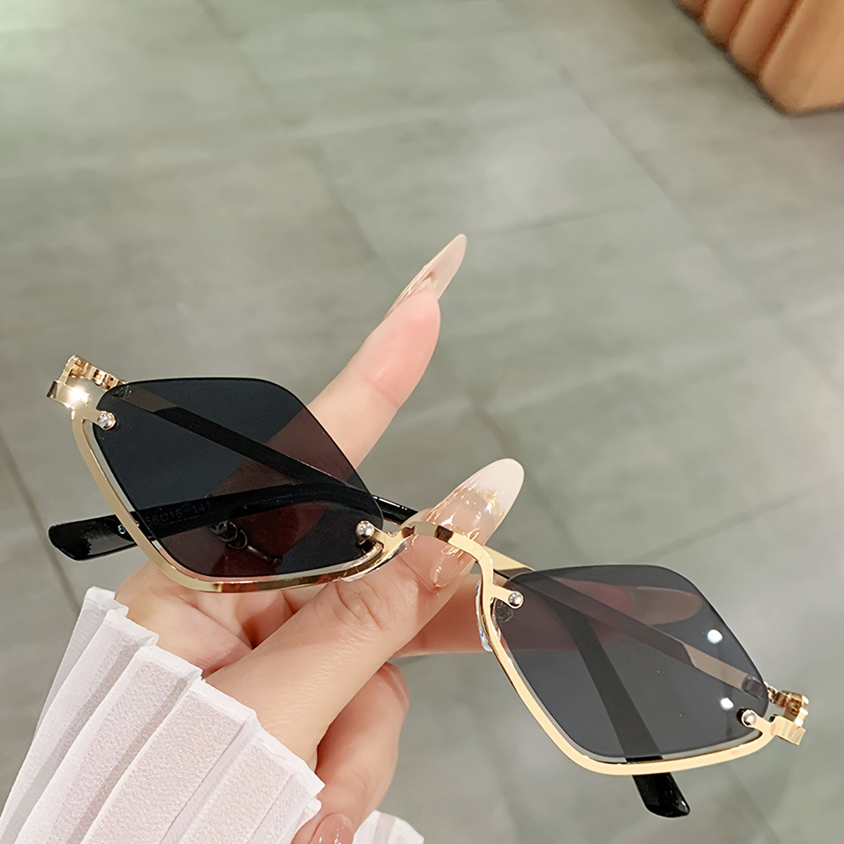 1pc Small Frame Rhombus Fashion Glasses, European and American Trendy Semi-Rimless Eyeswear for Men & Women, Vintage Round Eyewear, Stylish Frames, Unisex Glasses, European Style, American Fashion, Lightweight Frames, Durable Construction, Designer Glass