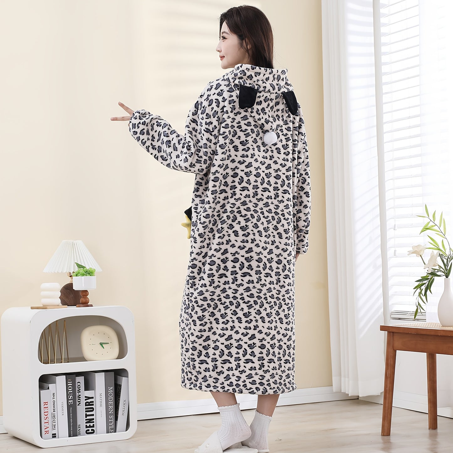 New Leopard Print Bathrobe for Men and Women, Absorbent Coral Fleece Long Hooded Cute Home Wear, Bathroom Essentials, Wash Cloths