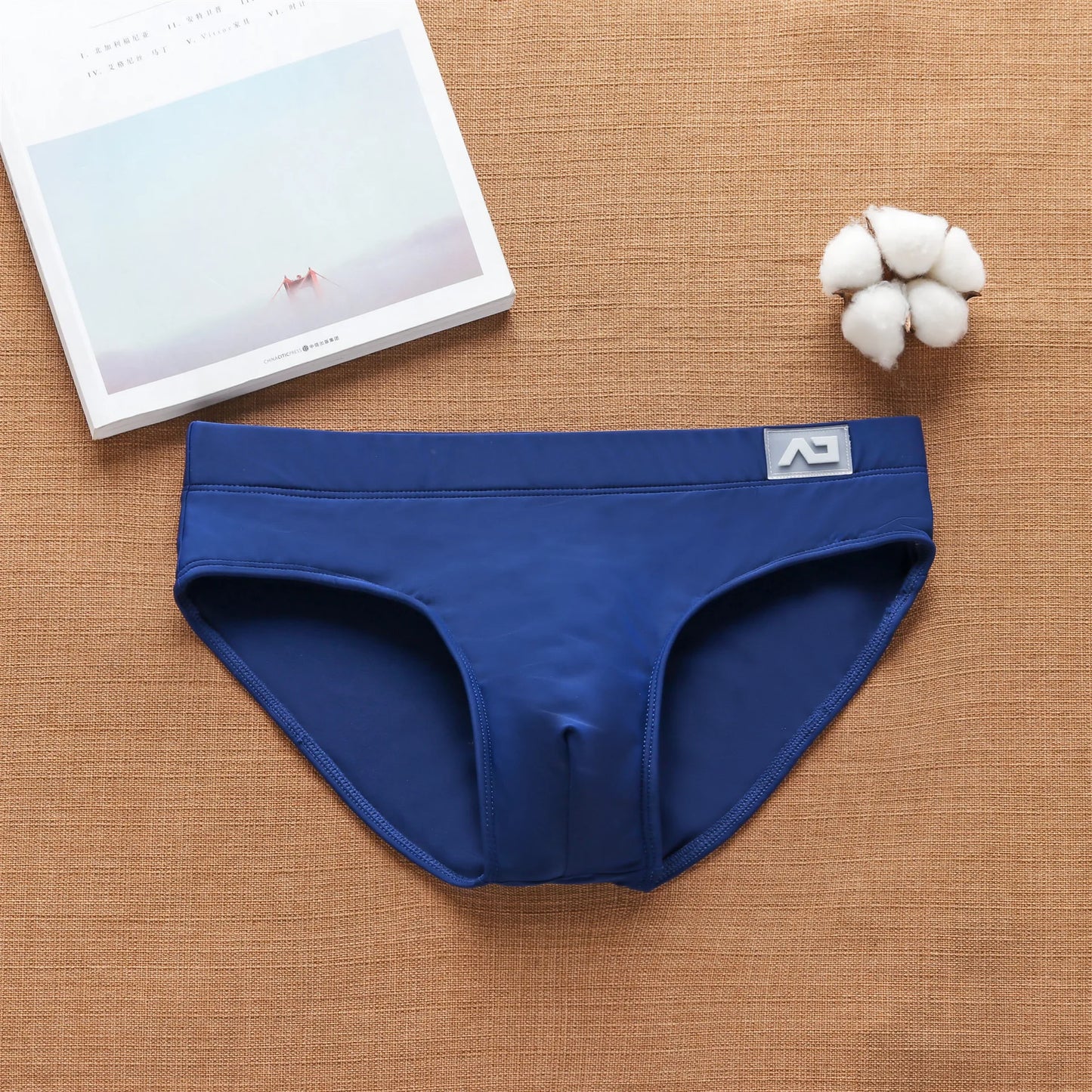 Men's swimming trunks with low waist, sexy, big, anti-embarrassing, quick-drying young men's sports briefs addicted