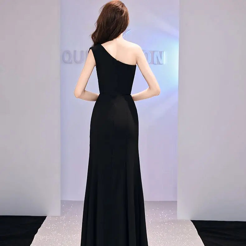 Host evening dress, light luxury, niche one shoulder black long dress, fishtail, one shoulder dress, female