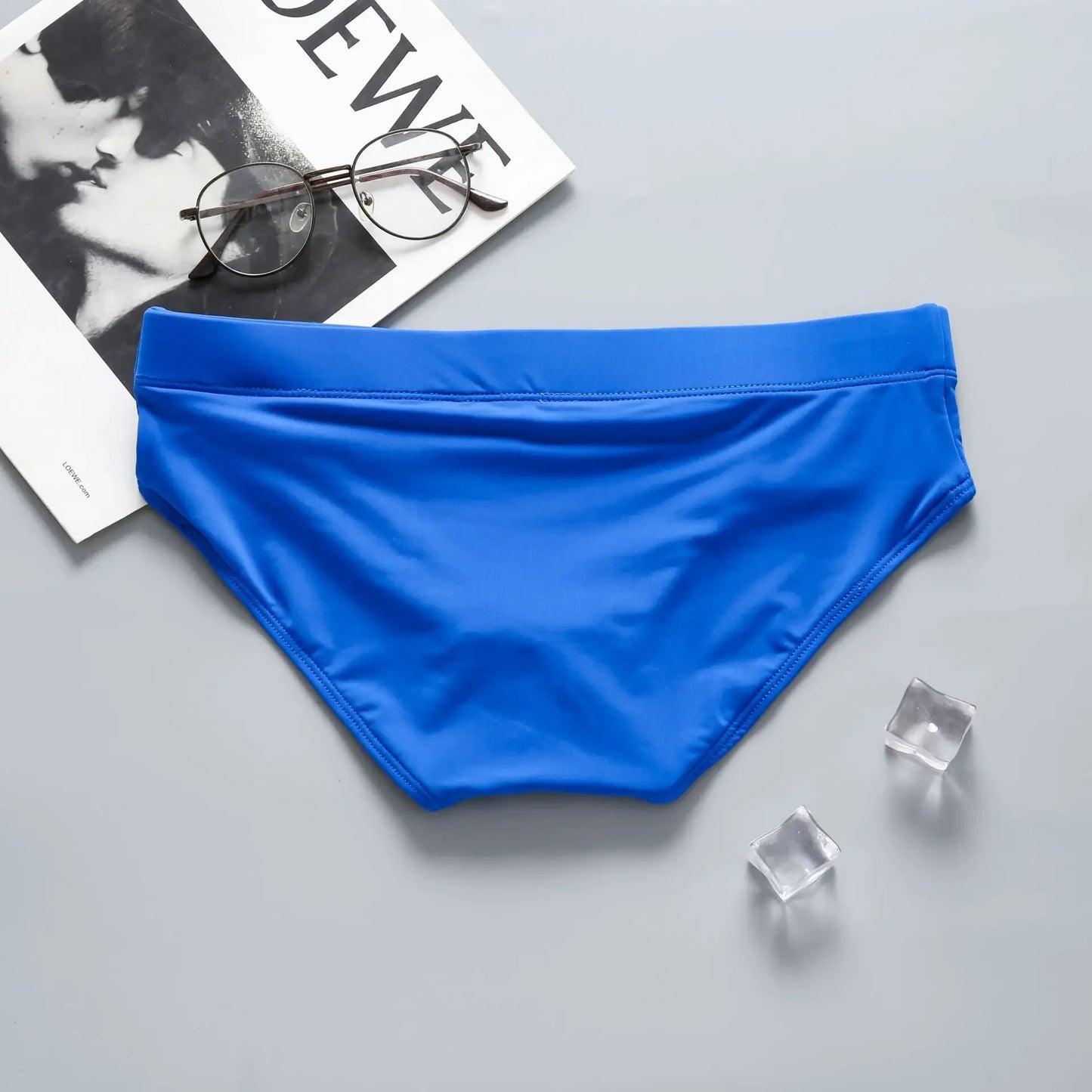 Men's swimming trunks with low waist, sexy, big, anti-embarrassing, quick-drying young men's sports briefs addicted