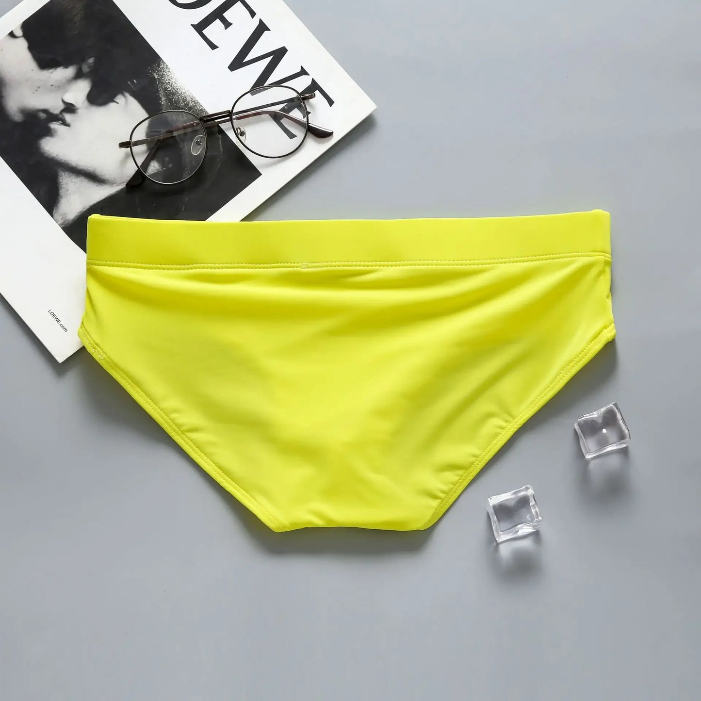 Men's swimming trunks with low waist, sexy, big, anti-embarrassing, quick-drying young men's sports briefs addicted