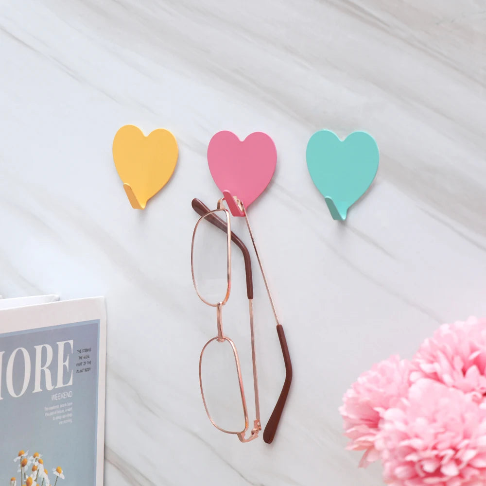 1pc Metal Heart-shaped  Cartoon Chef Shape Strong Adhesive Paste Wall Bearing Kitchen Hook No Trace Waterproof Bathroom Supplies