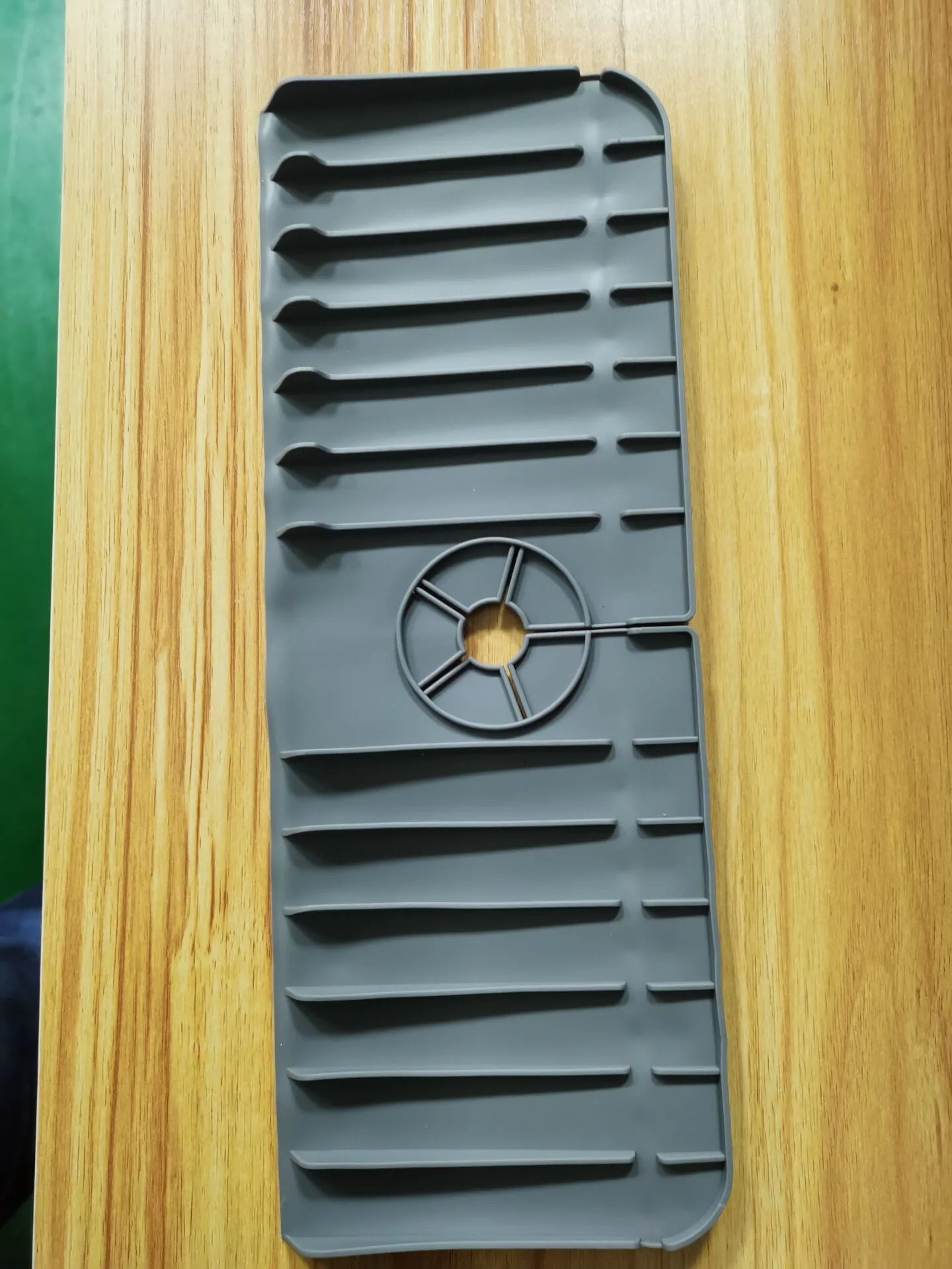 Faucet Absorbent Mat Silicon Kitchen Sink Splash Guard Drain Pad Water Splash Catcher Mats Countertop Protector Kitchen Gadgets