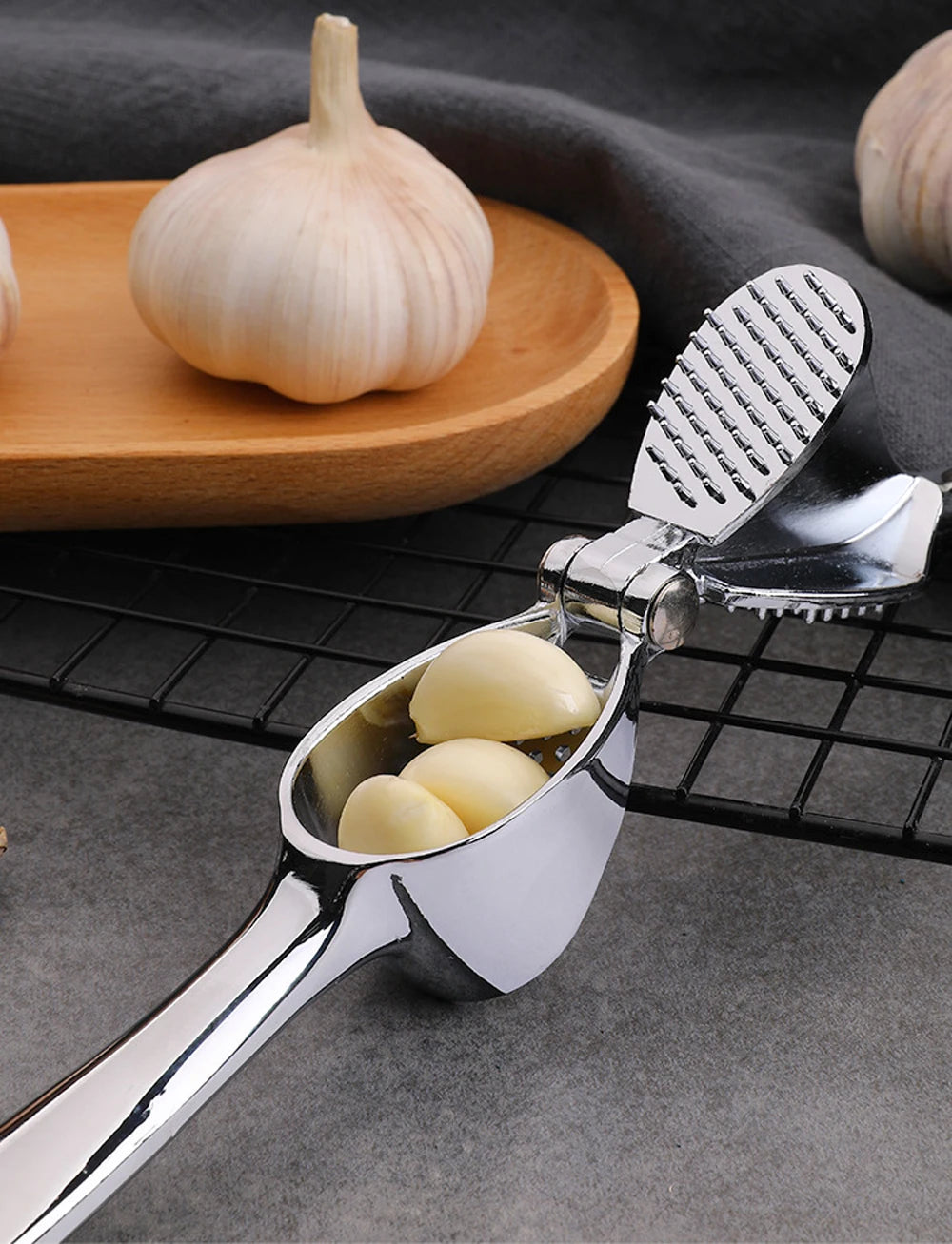 Zinc Alloy Garlic Presser Ginger Crusher Handheld Device Metal Mincer Squeezer Chopper Vegetables Masher Practical Kitchen Tools
