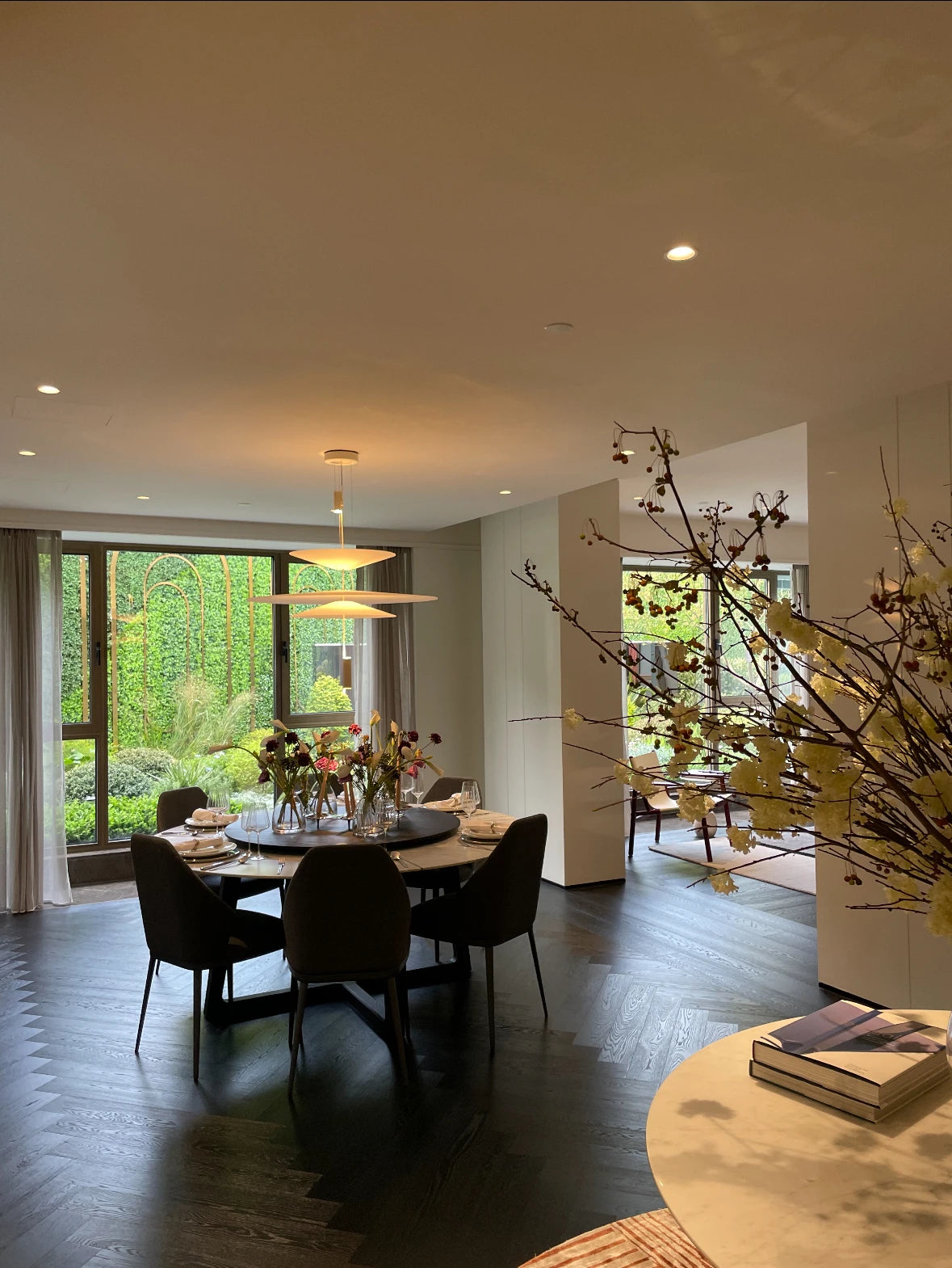 Postmodern LED Pendant Lamp Flying Saucer Indoor Decor Acrylic Chandelier Dining Table Bar Living Room Kitchen UFO Hanging Light