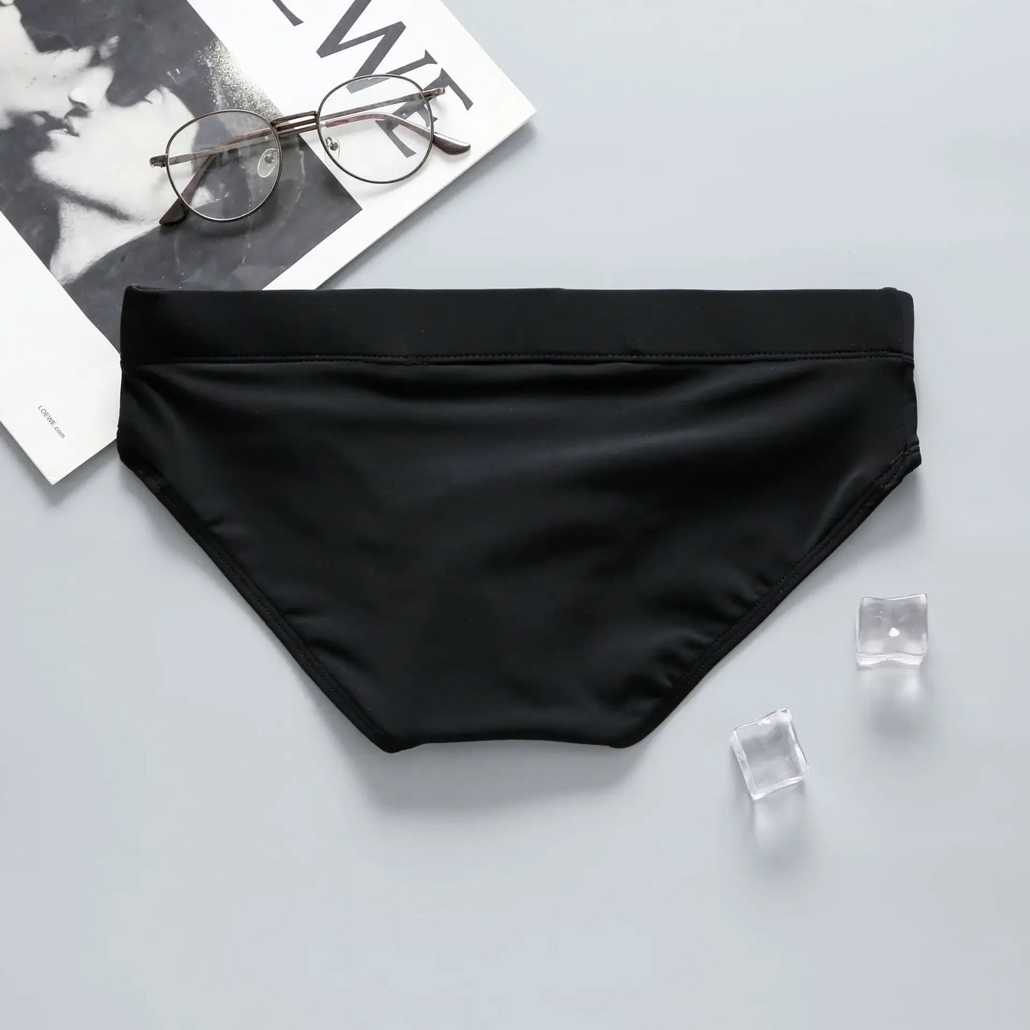 Men's swimming trunks with low waist, sexy, big, anti-embarrassing, quick-drying young men's sports briefs addicted