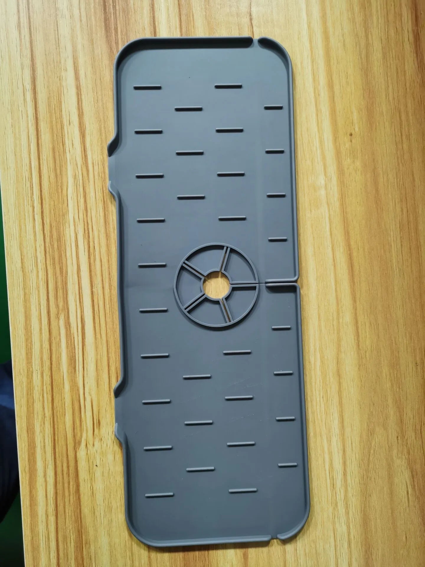 Faucet Absorbent Mat Silicon Kitchen Sink Splash Guard Drain Pad Water Splash Catcher Mats Countertop Protector Kitchen Gadgets