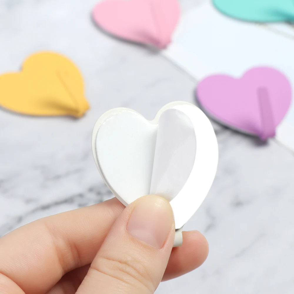1pc Metal Heart-shaped  Cartoon Chef Shape Strong Adhesive Paste Wall Bearing Kitchen Hook No Trace Waterproof Bathroom Supplies