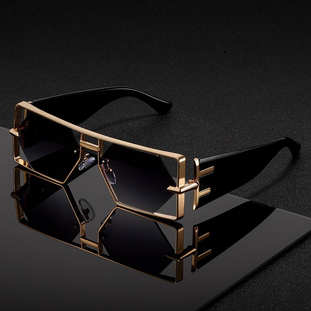 1 Pair Oversized Square Glasses - Cyberpunk Style with Black Frames, Modern Formal & Casual Eyewear - Lightweight & Durable for Men & Women - Statement-Making Everyday Glasses, Statement Accessory, Geometric Design, Stylish Construction, Trendy Frames, F