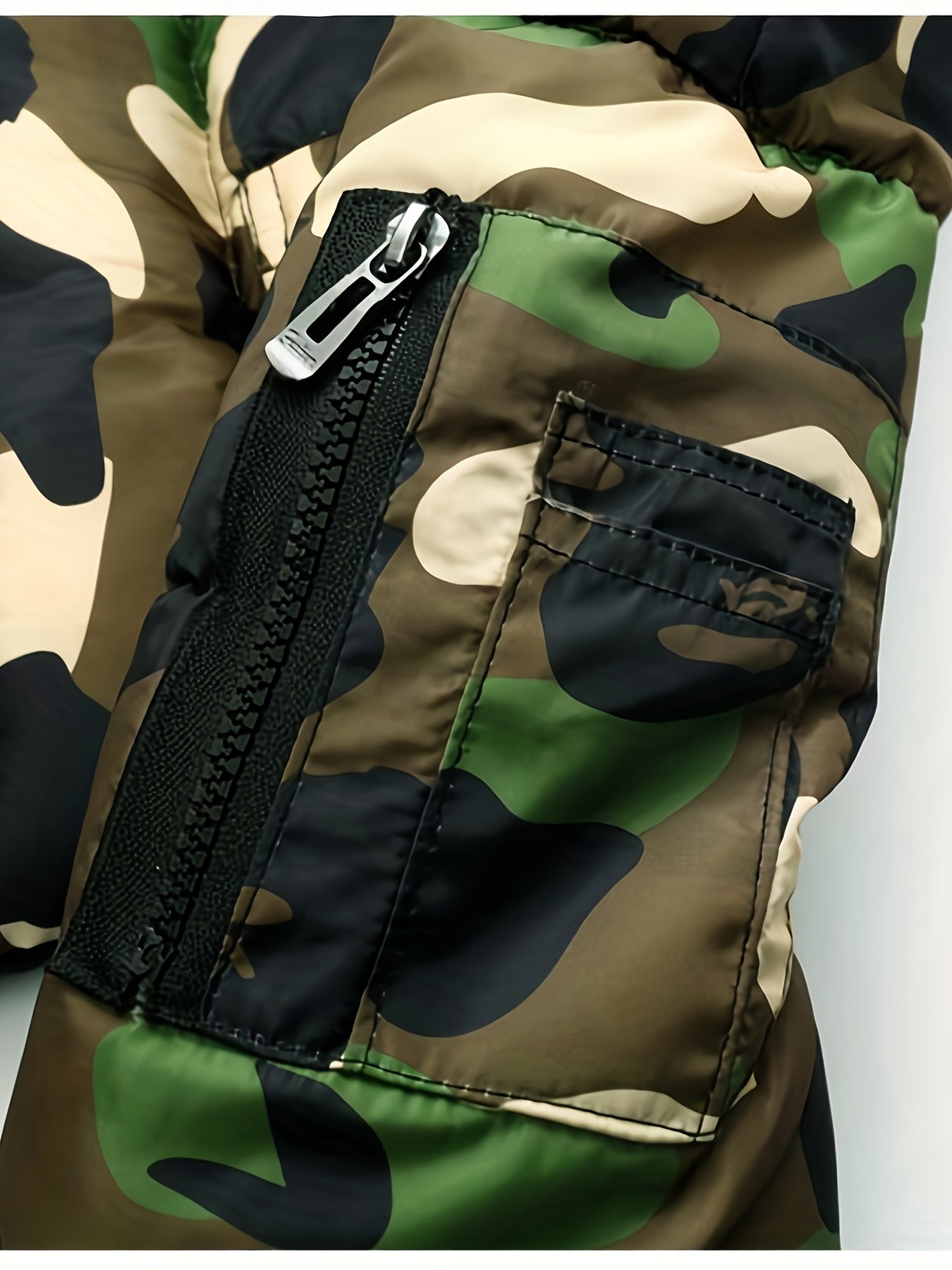 1pc Boys' Winter Camo Jacket with Detachable Hooded Collar & Full-Zip Closure - Windproof Coat, Green/Brown/Black Camouflage Pattern, Hand Washable for Outdoor Play, Hunting, (Warm Full-Length Kids' Outerwear)